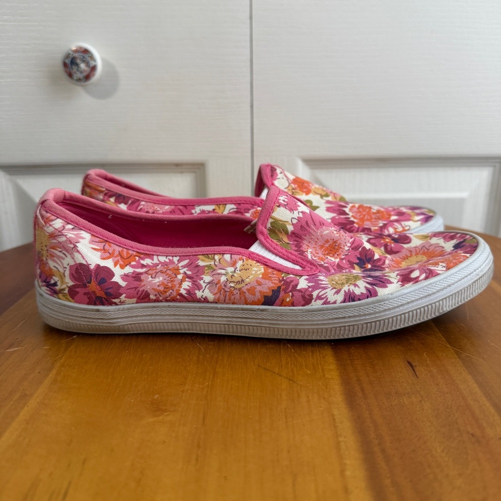 City Sneaks multicolor floral slip on‎ size 6.5